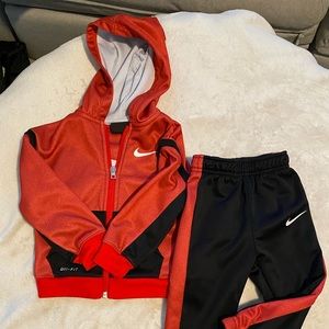 Nike toddler sweatsuit